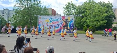 Участие две от танцовите групи на "Настроение" - Средна и "Железник" 3